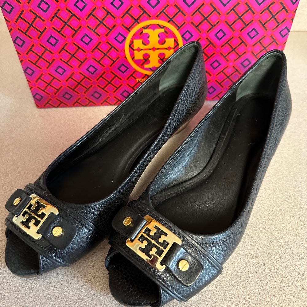 Tory Burch 6.5 peep toe black